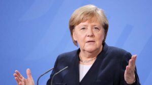 Defiende Merkel prohibición de entrada de Ucrania en OTAN