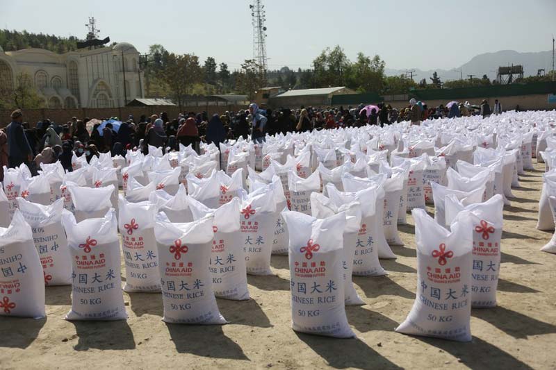 Distribuyen en Afganistán ayuda alimentaria enviada por China
