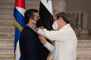 embajador-sirio-recibe-medalla-amistad