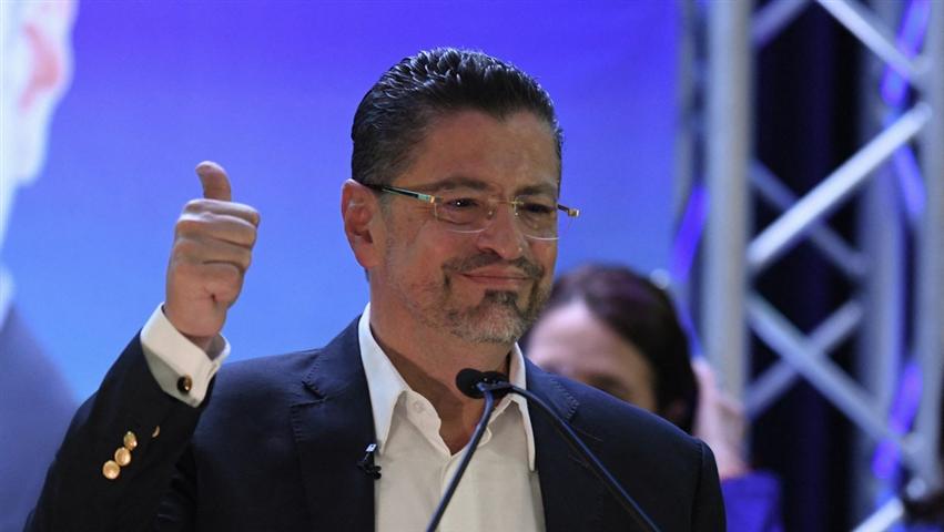 presidente electo Rodrigo Chaves (Small)