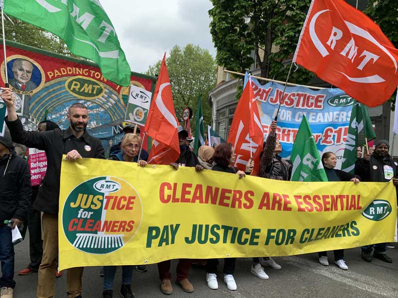 Miles marchan en Reino Unido en Día Internacional de los Trabajadores