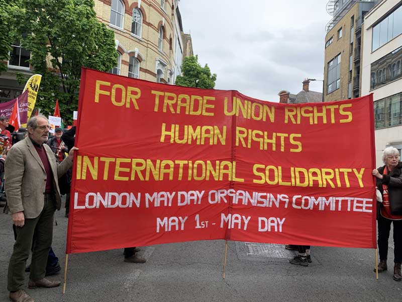 Miles marchan en Reino Unido en Día Internacional de los Trabajadores