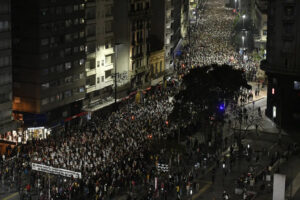 multitudinaria-marcha-en-uruguay-por-desaparecidos-en-dictadura