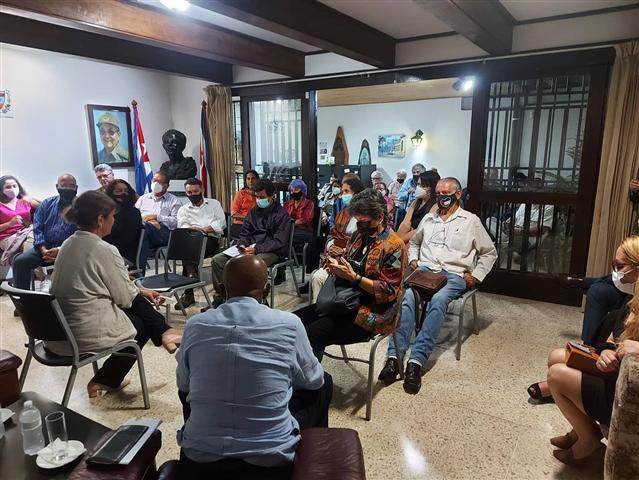  cubanos-residentes-y-costarricenses-reiteran-solidaridad-con-cuba