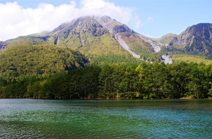 emiten-alerta-de-erupcion-volcanica-en-monte-yake-de-japon