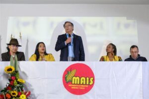 colectivos-indigenas-de-colombia-oficializan-apoyo-al-pacto-historico
