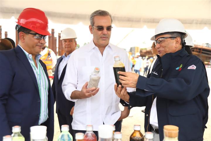  presidente-supervisa-refineria-dominicana-de-petroleo