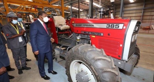fabrica-tractores-zee-angola