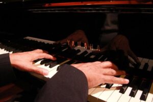 musicos-internacionales-confluyen-en-encuentro-de-pianistas-en-cuba