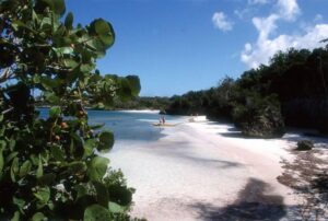 playa-caletones-cuba