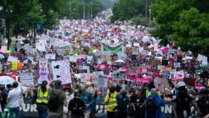 convocan-a-nuevas-protestas-contra-fallo-sobre-el-aborto-en-eeuu