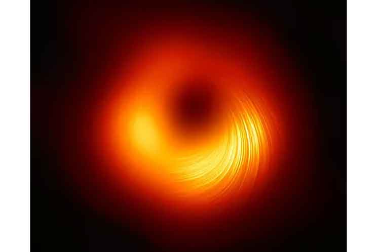 imagen-de-agujero-negro-desempolva-teoria-de-einstein