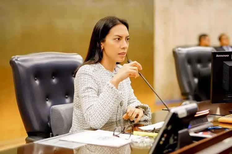 vicepresidenta-de-parlamento-salvadoreno-se-solidariza-con-cuba