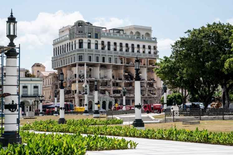 suman-27-fallecidos-por-explosion-en-hotel-cubano-saratoga