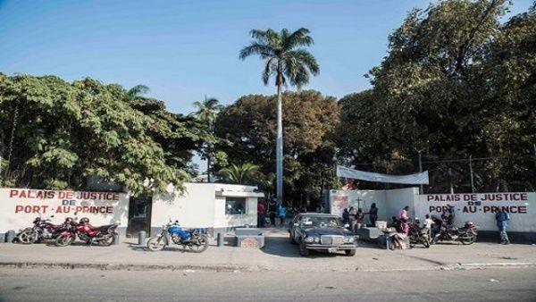 atacan-ministerio-de-planificacion-de-haiti-y-desarman-a-agente