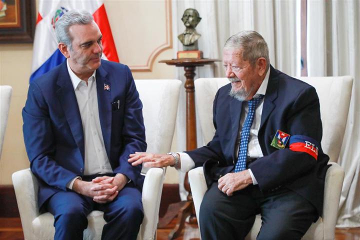Luis Abinader, recibió hoy en Palacio Nacional al comandante cubano Delio Gómez