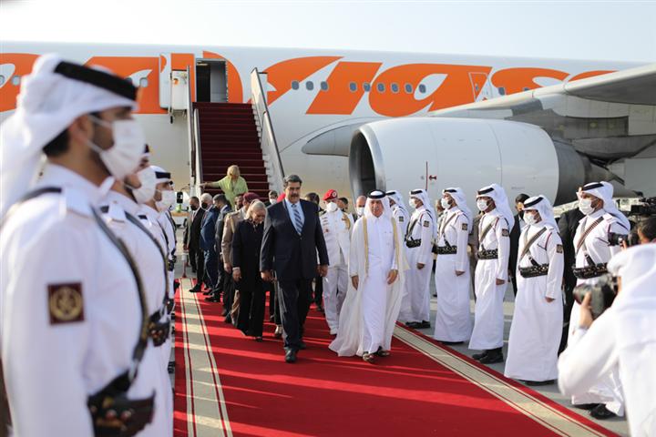 Maduro arriba a Qatar