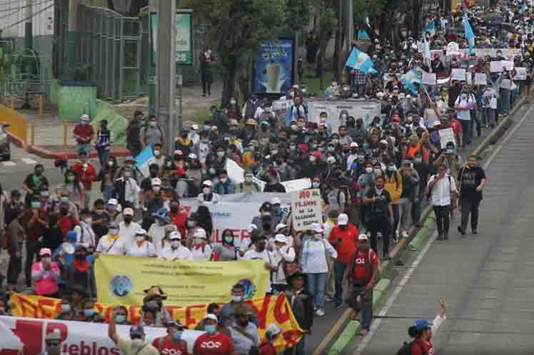 marchan-en-rechazo-al-fraude-en-universidad-san-carlos-de-guatemala