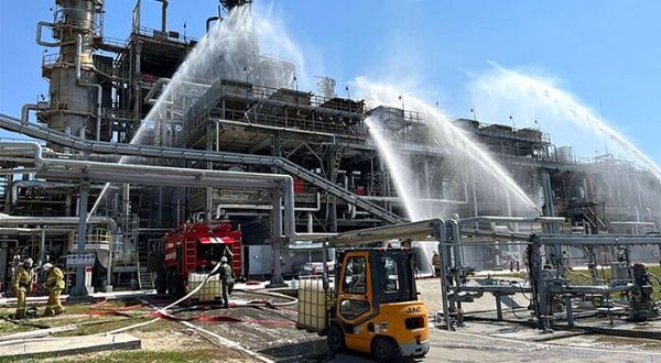 Rusia, refinería, incendio, extinción