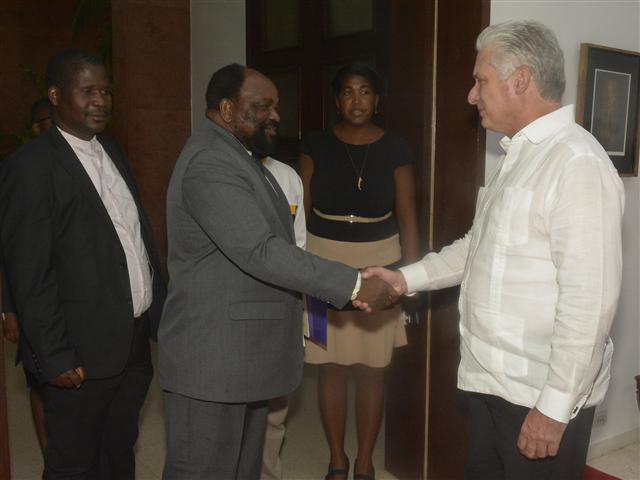 presidente-de-cuba-recibio-a-enviado-especial-de-zimbabwe