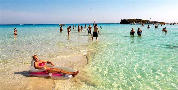 Chipre-playa-personas