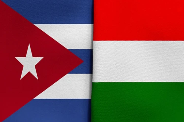 Cuba-Hungría-banderas