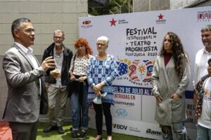 venezuela-recibe-a-delegacion-de-cuba-a-festival-de-teatro