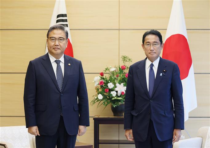 primer-ministro-japones-recibe-a-canciller-surcoreano