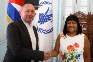 Etienne Henri Labande, PMA y viceministra de Relaciones Exteriores de Cuba Anayansi Rodríguez