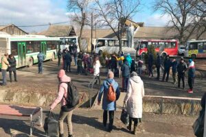 rusia-evacua-a-mas-de-24-mil-personas-de-ucrania-y-donbass