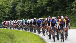 pogacar-defiende-maillot-amarillo-en-el-tour-de-francia