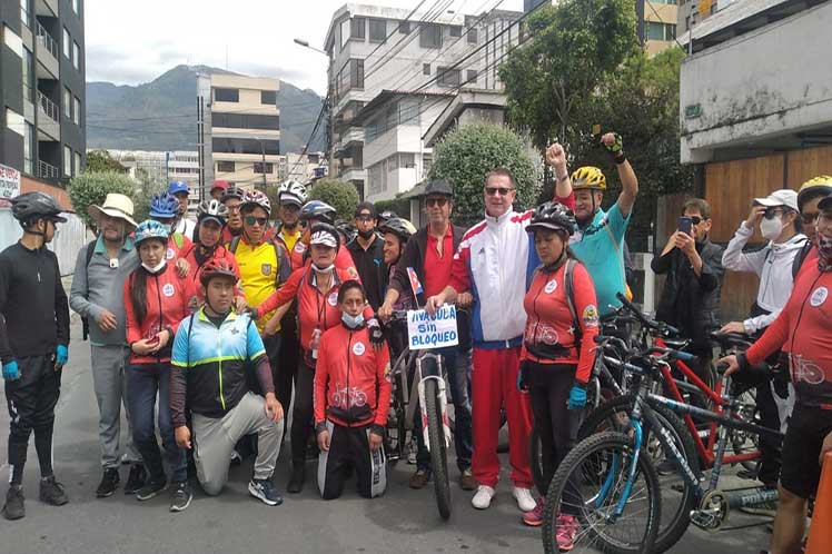 ciclistas bloqueo ecuador cuba 