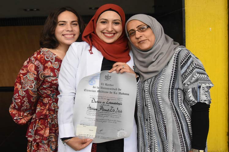 graduada-escuela-elam