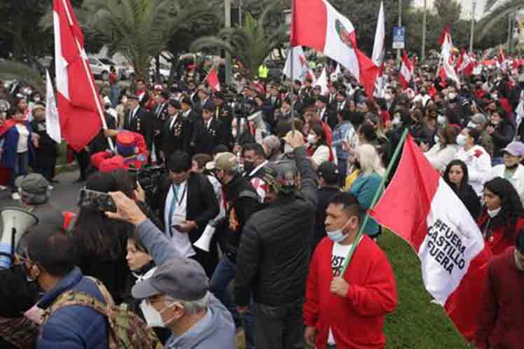 militares-en-retiro-causan-incidentes-en-peru