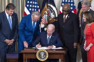 Biden-firma-ley