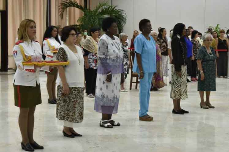 Condecoran-Feminas-Cuba-III