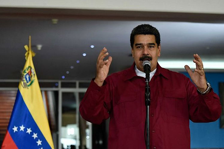 presidente-condecoro-con-orden-libertador-a-artistas-de-venezuela