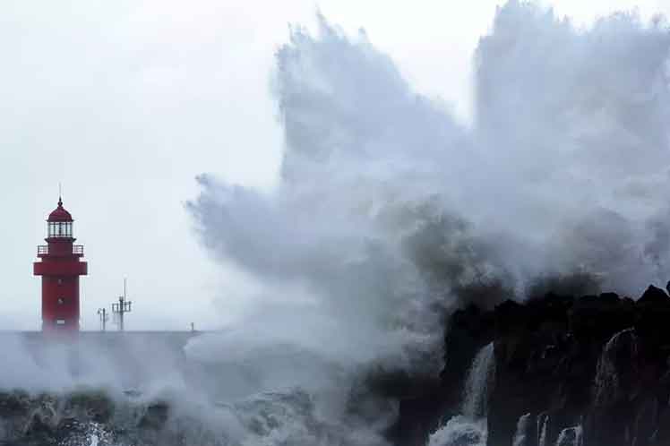 litoral-chino-impactado-por-lluvias-y-vientos-de-tifon-hinnamnor