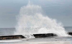 huracan-ian-provoca-penetraciones-del-mar-en-malecon-habanero