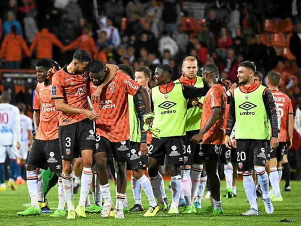 lorient-arrebata-invicto-a-lyon-y-asciende-en-futbol-frances