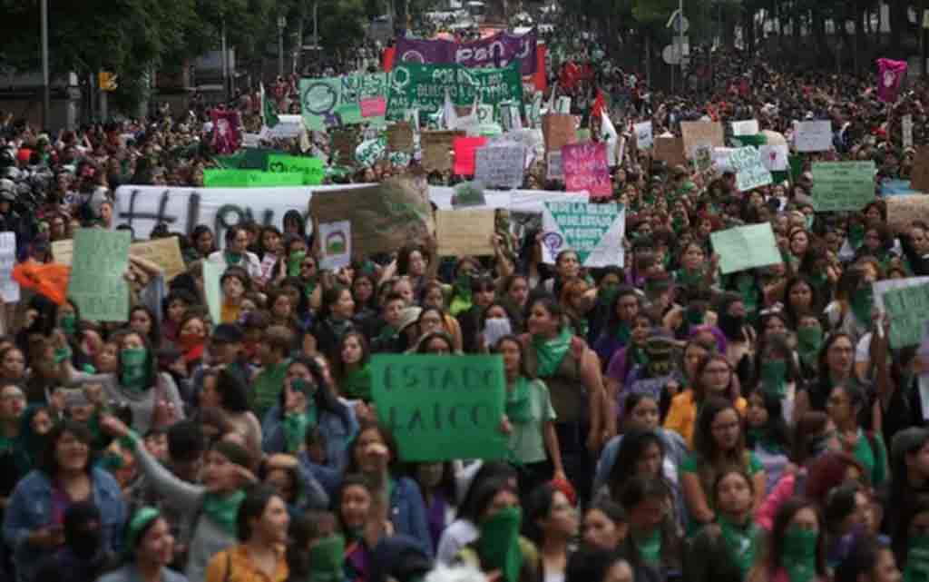 mexicanas-marchan-en-favor-del-aborto-legal-y-seguro