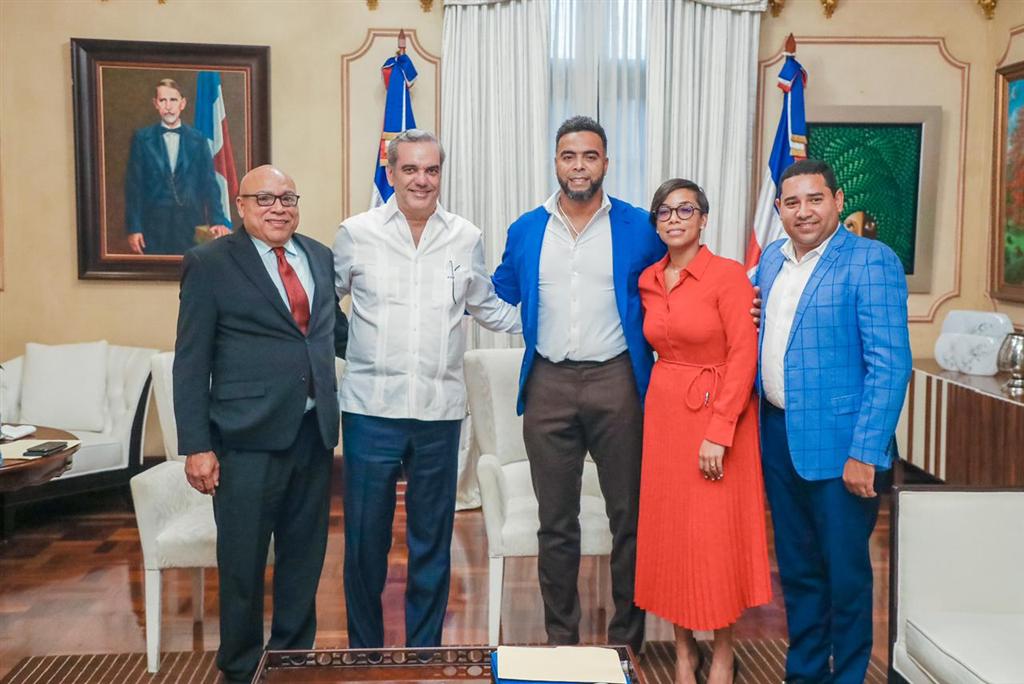  presidente-luis-abinader-recibe-a-pelotero-dominicano-nelson-cruz