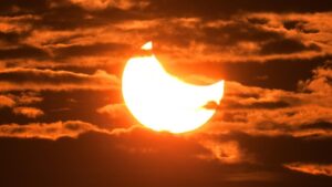 eclipse-solar-parcial-se-apreciara-este-martes-en-parte-del-mundo