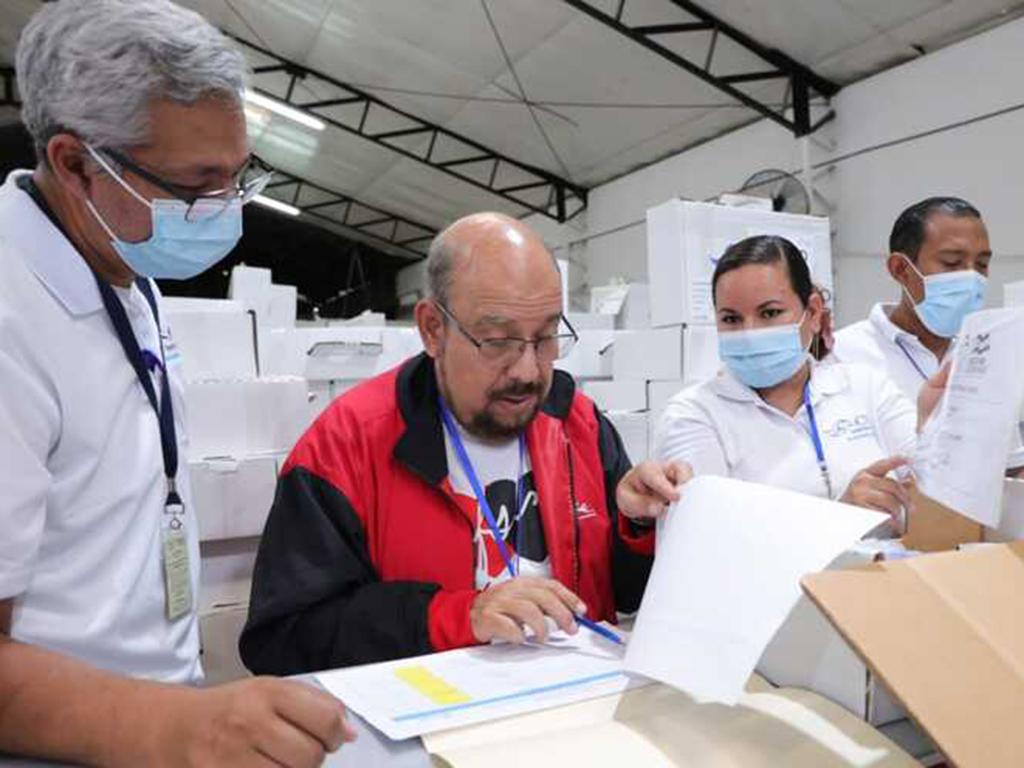  distribuyen-en-nicaragua-maletas-electorales-para-comicios