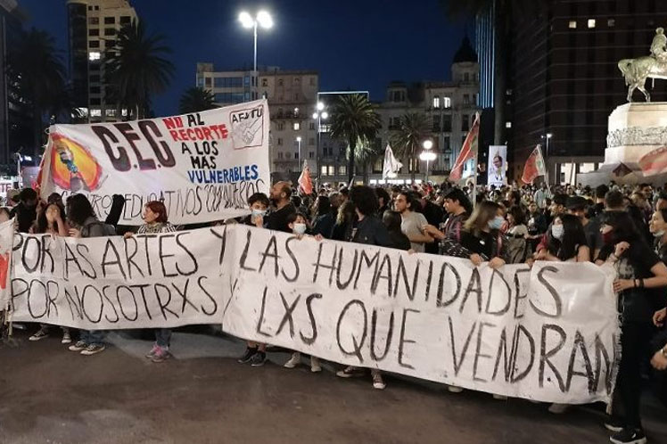 docentes-uruguayos-protagonizan-paro-educativo