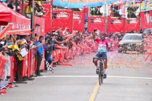 guatemala-viste-sueter-de-lider-en-quinta-etapa-de-vuelta-ciclistica