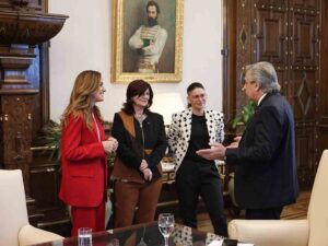 presidente-insta-a-ministras-a-trabajar-por-bienestar-de-argentina