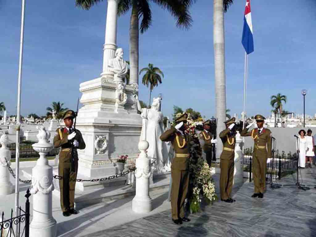 homenaje-en-cuba-ante-tumba-de-iniciador-de-gesta-independentista