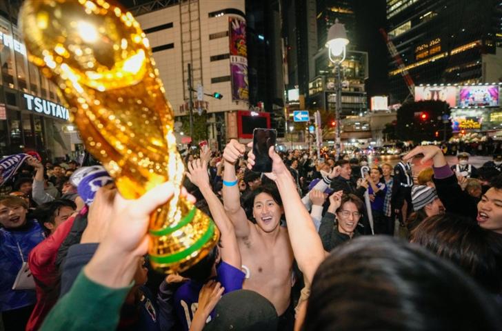  celebran-en-japon-debut-victorioso-frente-a-alemania-en-qatar-2022