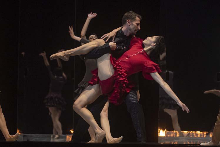 version-contemporanea-de-carmen-cerrara-festival-de-ballet-en-cuba